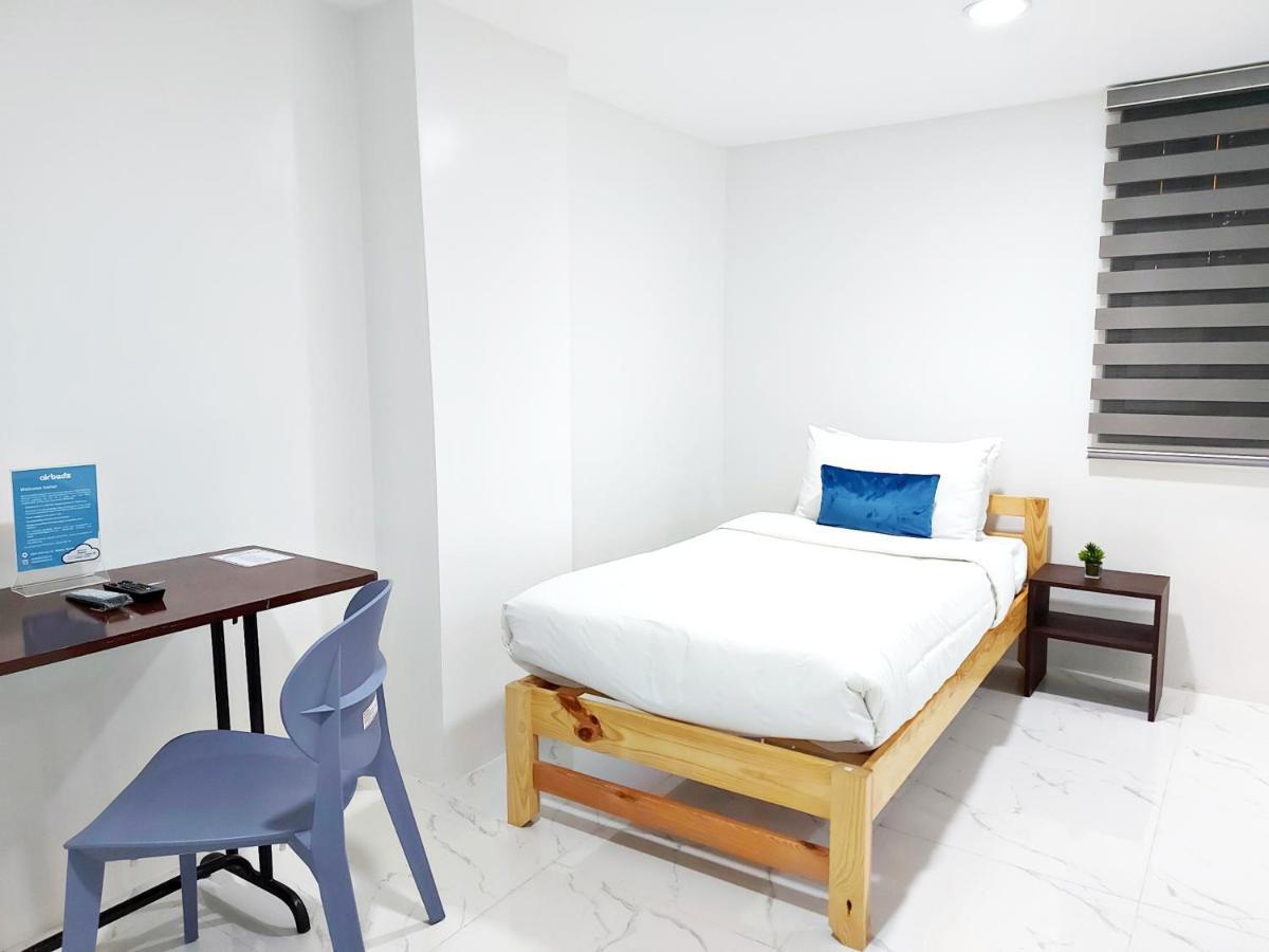 Airobedz Mckinley - Near Sm Aura Hotel Manila Kültér fotó