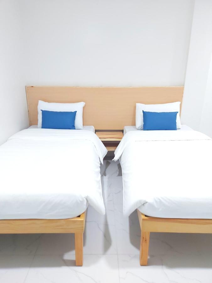 Airobedz Mckinley - Near Sm Aura Hotel Manila Kültér fotó