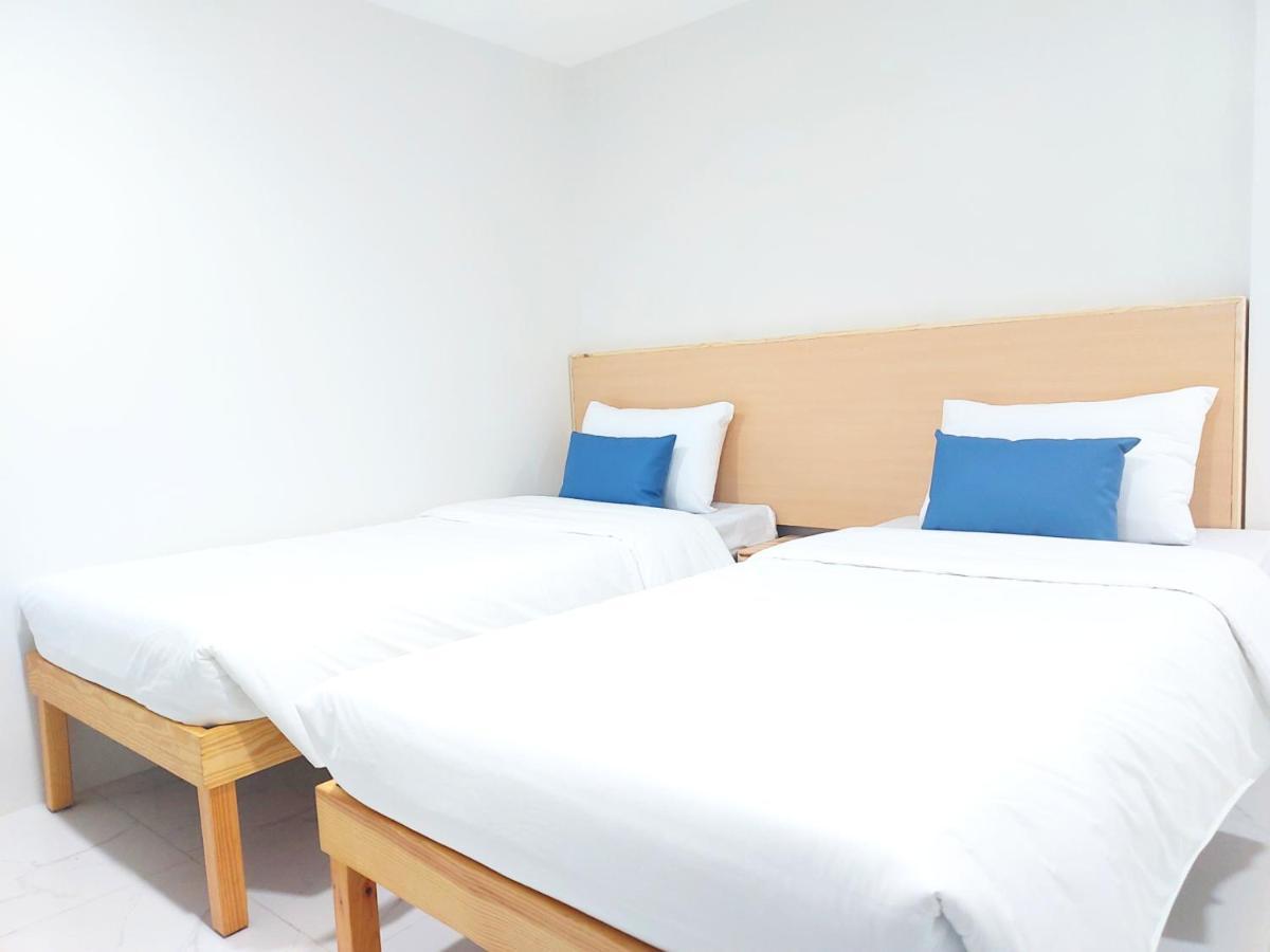 Airobedz Mckinley - Near Sm Aura Hotel Manila Kültér fotó